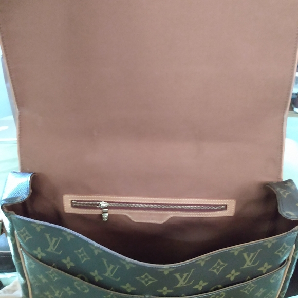 Louis Vuitton (Authentic) Messenger Bag - Picture 6 of 12